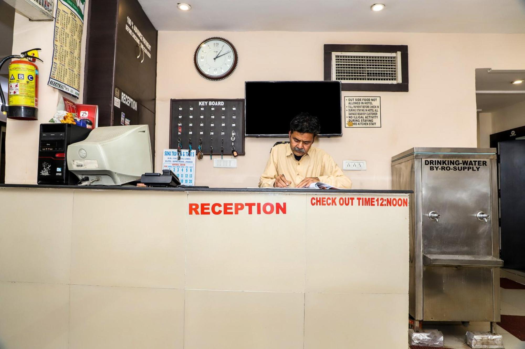 Oyo Hotel Duke Inn Jhānsi Zewnętrze zdjęcie